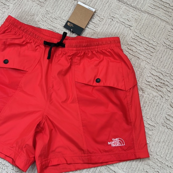 The North Face women’s windwall outline shorts horizon red Size Medium, New! - Picture 4 of 16
